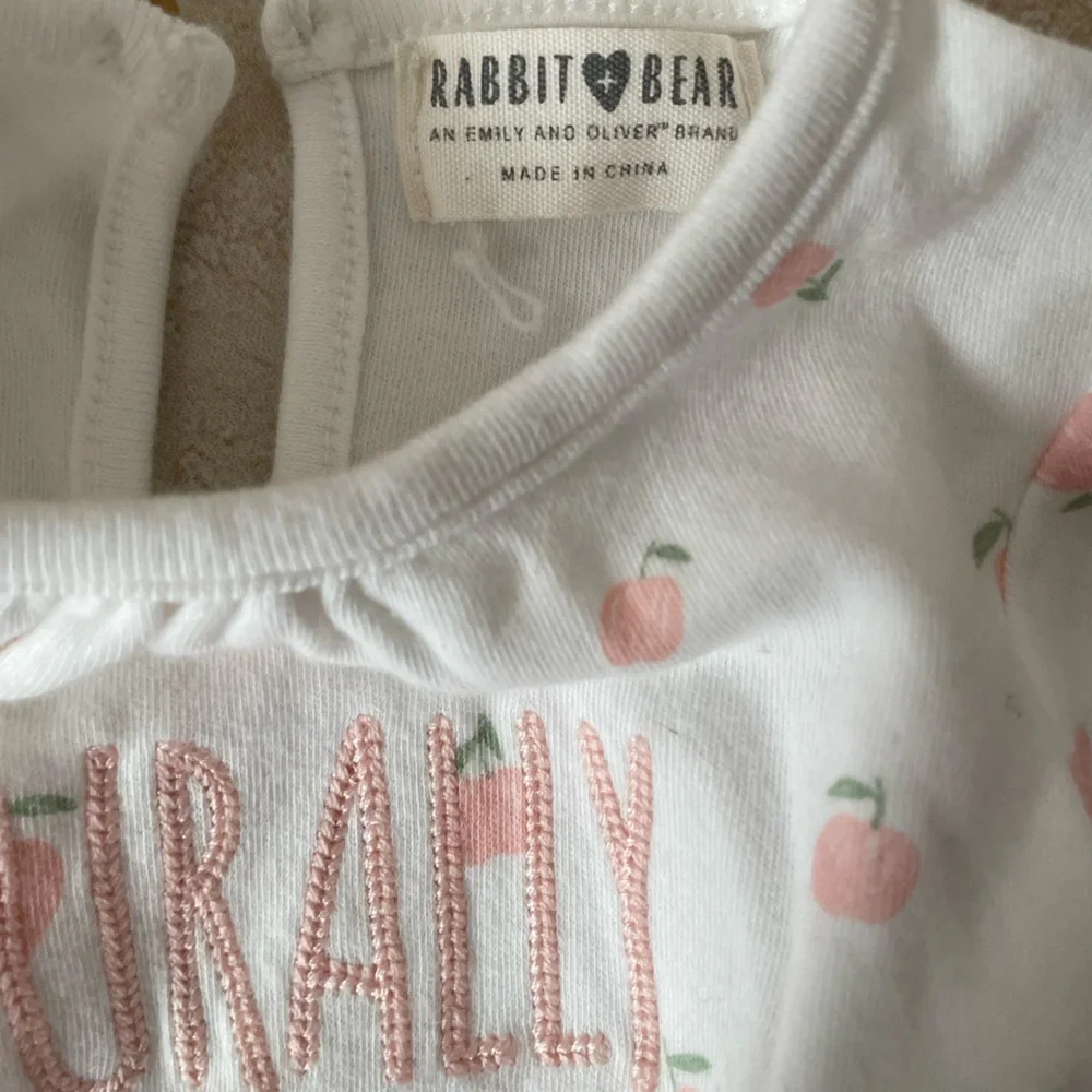 4 PCS Baby bundle 3 Onesies & 1 matching sweater Pants - Pink and White Like New